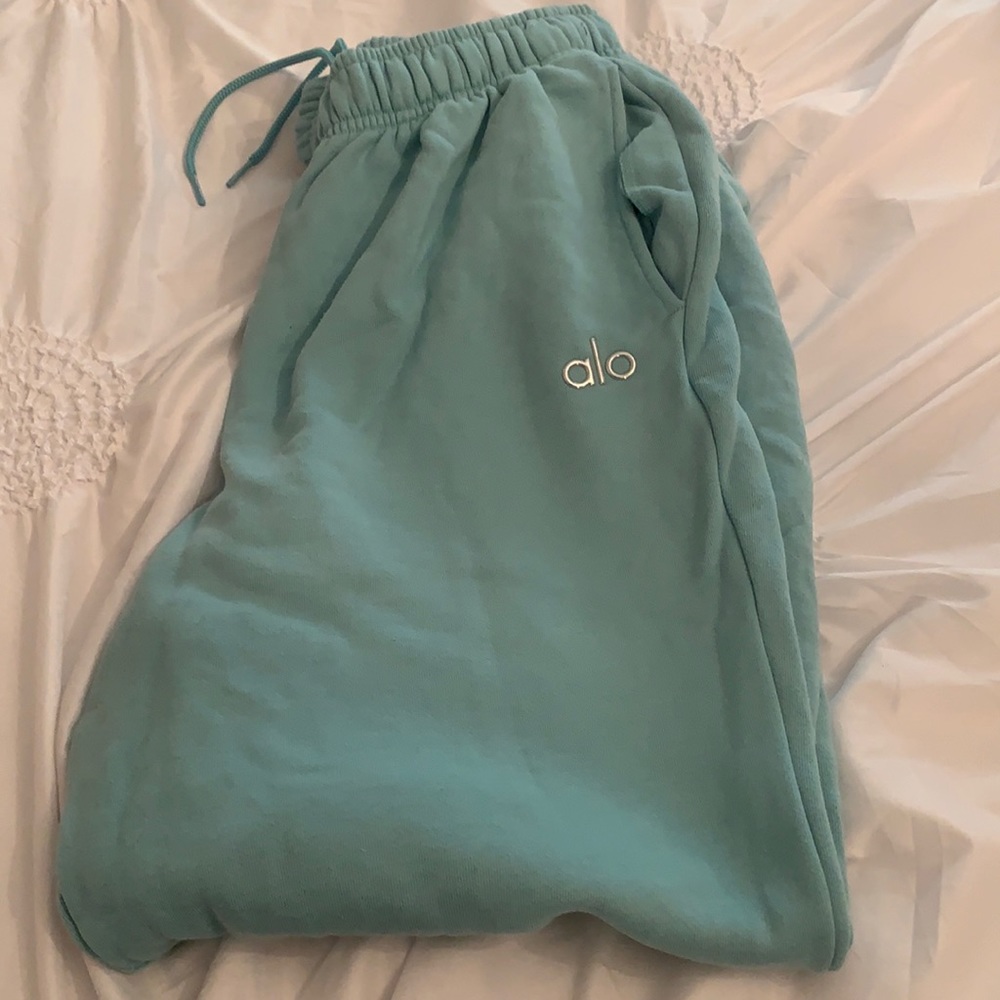 Alo accolade sweats